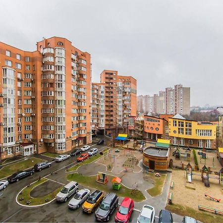 Комфортная Двухкомнатная Квартира Возле Метро Академгородок Kiev Esterno foto