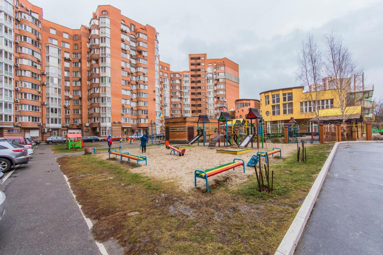 Комфортная Двухкомнатная Квартира Возле Метро Академгородок Kiev Esterno foto