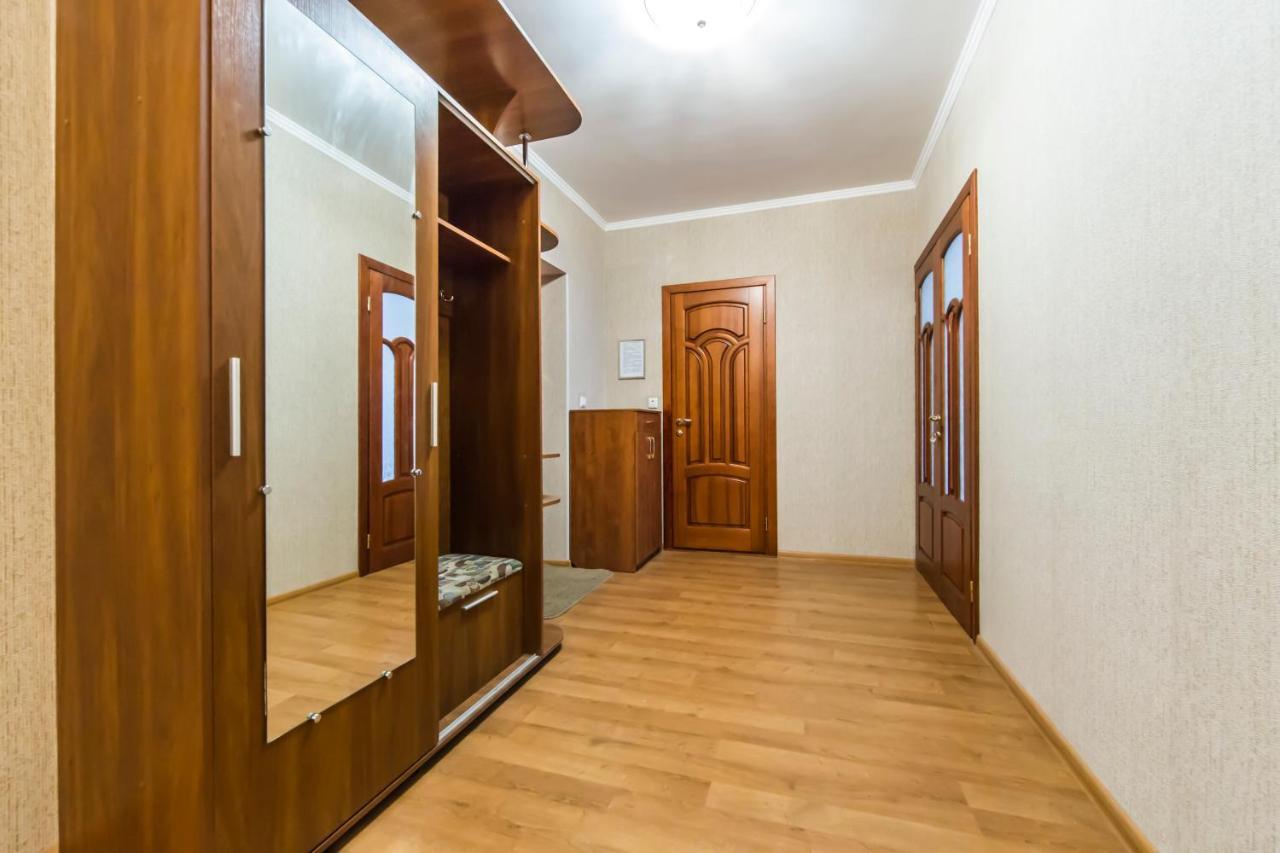 Комфортная Двухкомнатная Квартира Возле Метро Академгородок Kiev Esterno foto
